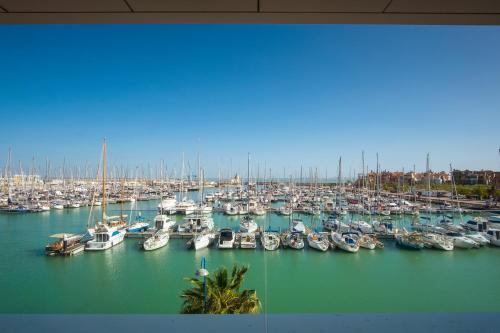 Suites Puerto Sherry - image 13