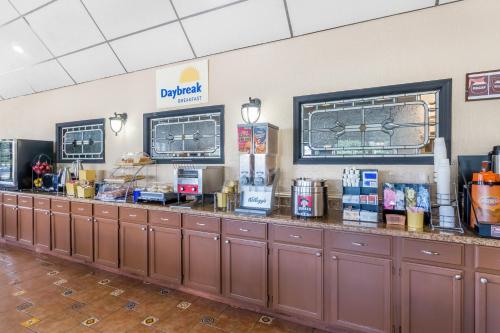 Days Inn by Wyndham Christiansburg - image 9