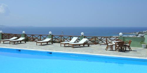 Skats, Carlo Bungalows in Tinos