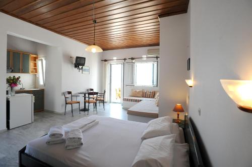 Carlo Bungalows in Tinos