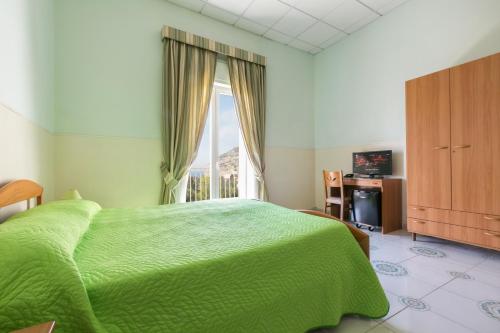 Double or Twin Room with Sea View