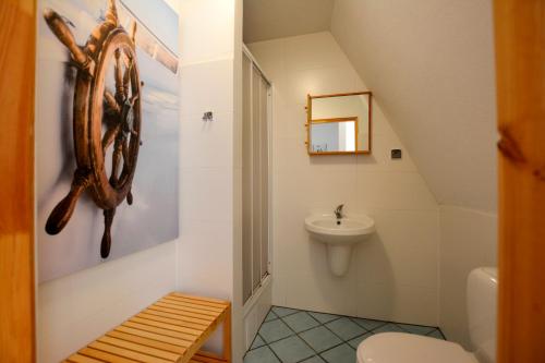 2 bedrooms, 4 beds