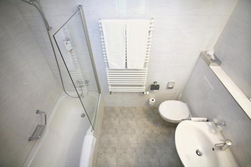 Budget Double Room with Shared Bathroom