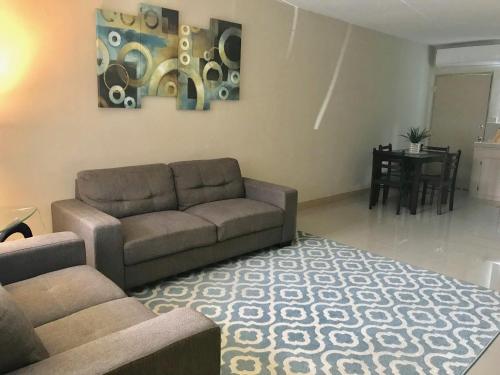 1 BEDROOM / 1 BATH . PRIVATE APT. FREE WIFI, INTERENT & PARKING