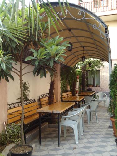 酒店活動, Hotel Nikala in 茨卡爾圖博