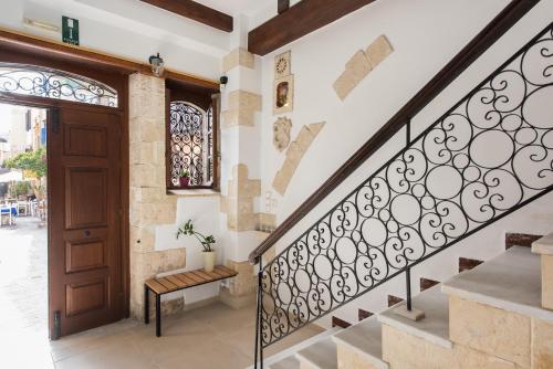 Harismari Cozy Hotel - image 13