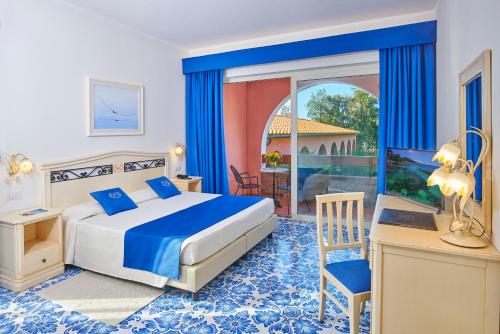 1 queen bed, 1 twin bed