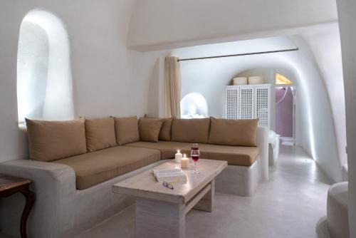 Christina's Cave House - image 6