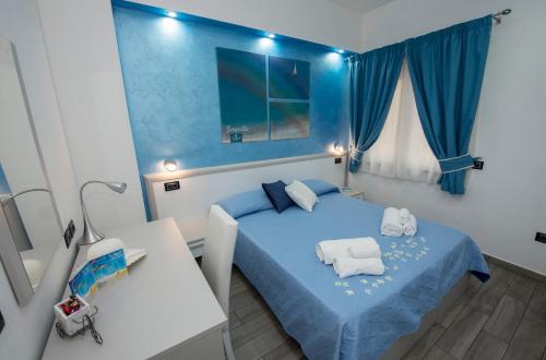 Deluxe Double Room image 8