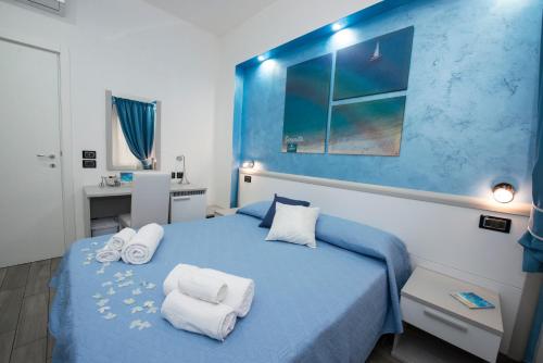 Deluxe Double Room image 9