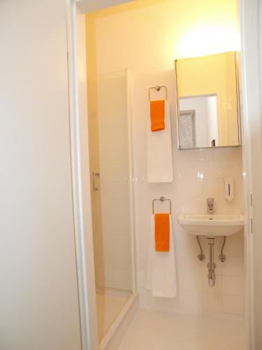 Studio Apartment image 2