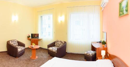 Family Hotel Varna - image 3