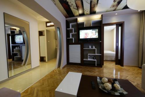 Apartment Piano - image 3