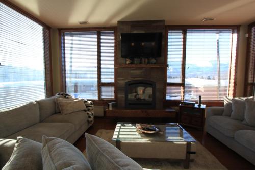 901 by Fernie Central Reservations