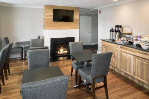 Center Harbor Inn 3