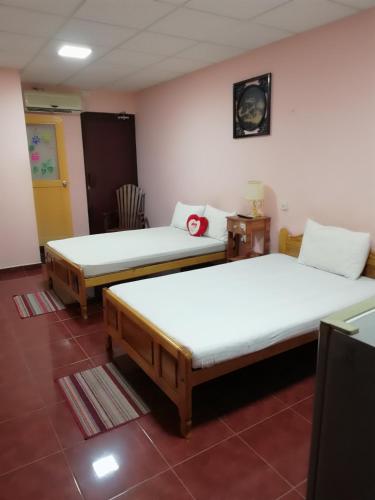 Triple Room with Balcony image 9