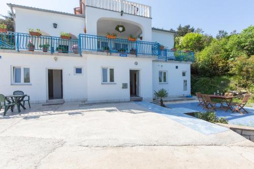  Apartments Villa Paradiso, Unterkunft in Plomin