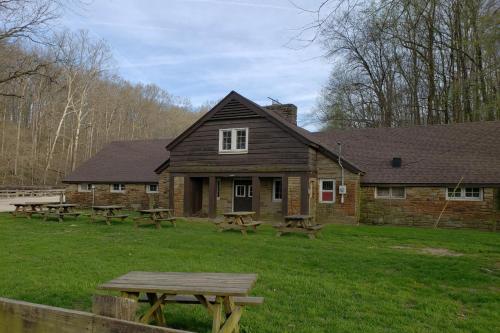 Abe Martin Lodge & Cabins – Nashville, IN
