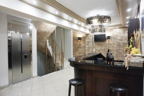 Vestabils, Paradise in New Vrasna (Thessaloniki)