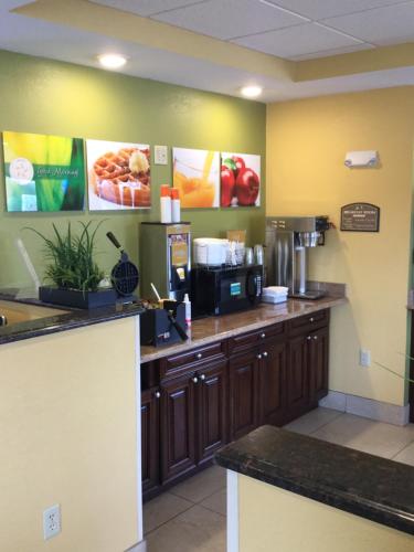 Quality Inn & Suites Glenmont - Albany South in Glenmont, USA