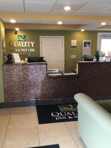 Quality Inn & Suites Glenmont - Albany South