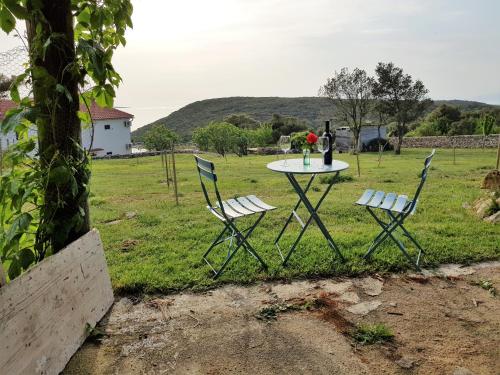  Tiny House with a View, Pension in Martinšćica