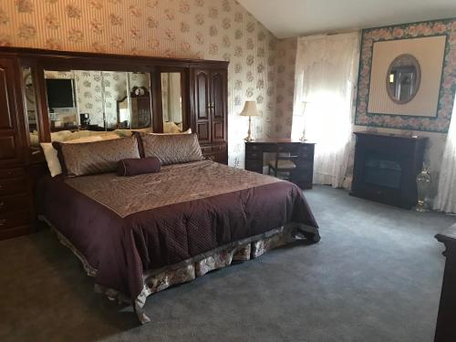 Longhouse Manor B&B - image 6