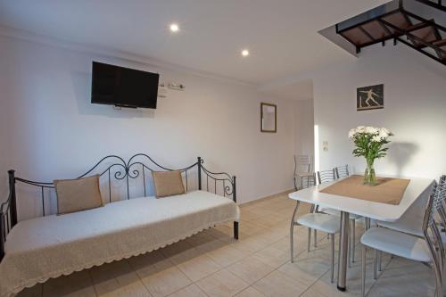 Birds Villa Apartments - Including Car Rental - image 2