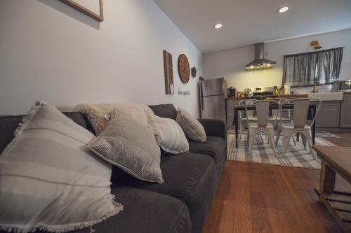 Charming Valley Village Guesthouse Permit # HSR two three zero zero 2794 thumb 4