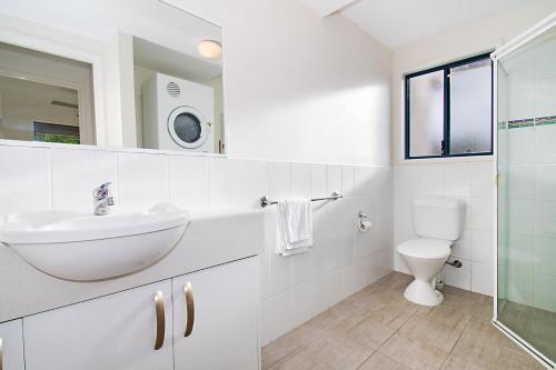 Gosamara Apartments Gosamara Apartments is perfectly located for both business and leisure guests in Byron Bay. The property features a wide range of facilities to make your stay a pleasant experience. Service-minded sta