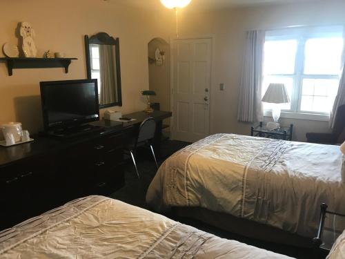 2 double beds