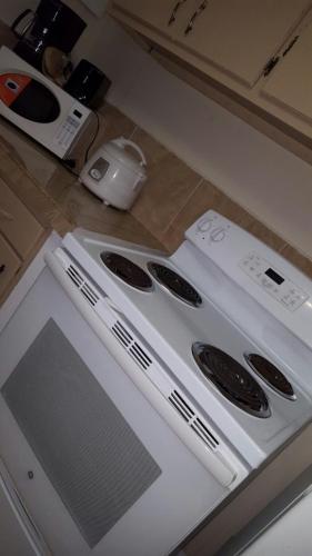 2 BEDROOM / 1 BATH ONLY 9 MILES TO NAVY BASE in 哈加納