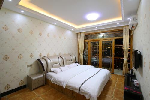 Fenghuang Fuyuan Shanzhuang Linjiang Guesthouse Guesthouse - 