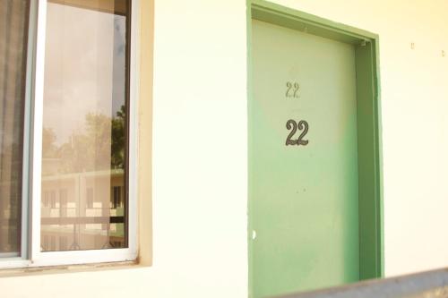 2 BEDROOM / 1 BATH ONLY 5 MINUTES AWAY FROM BANK OF HAWAII, Sinajana (fotografie 3)