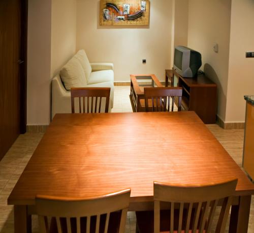 2 bedrooms, 3 beds