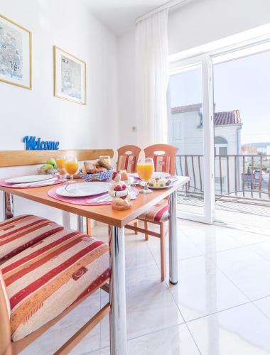One-Bedroom Apartment with Balcony and Partial Sea View (3 Adults) image 10
