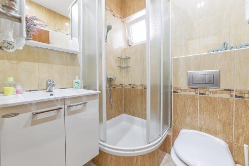 One-Bedroom Apartment with Balcony and Partial Sea View (3 Adults) image 5