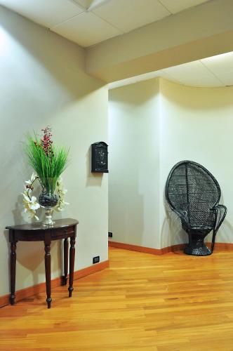 Hotel Twenty Nine - image 2