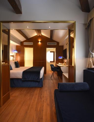 Santa Croce Boutique Hotel - image 2