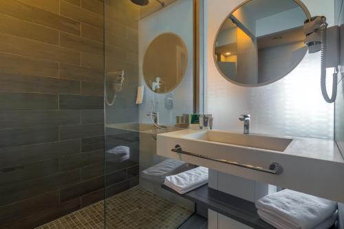 141237997 Nyota Hotel & Conference Center