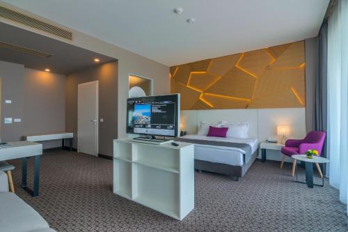 141238044 Nyota Hotel & Conference Center