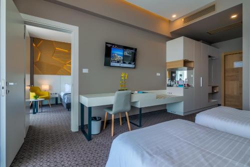 141238075 Nyota Hotel & Conference Center
