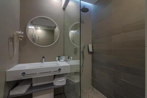 141238162 Nyota Hotel & Conference Center