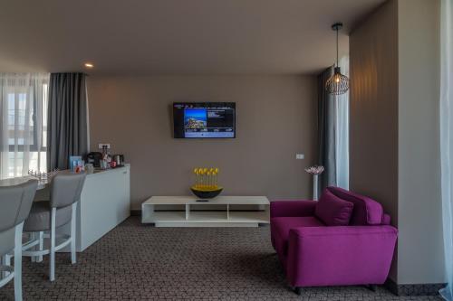141238214 Nyota Hotel & Conference Center
