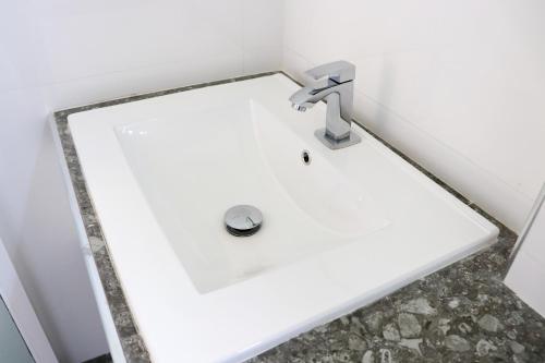 Deluxe Double Room with Balcony image 2