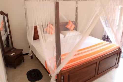 Deluxe Double Room with Balcony image 4