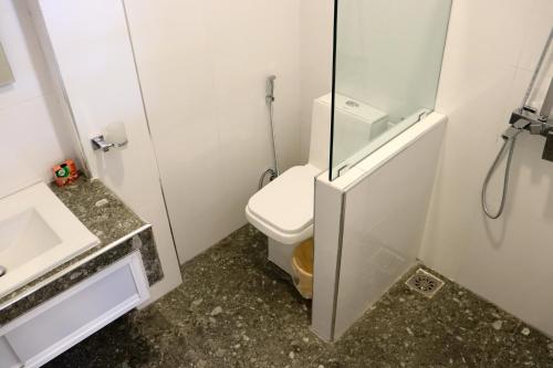 Deluxe Double Room with Balcony image 7