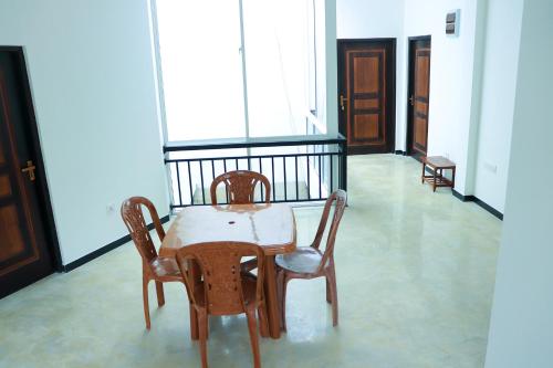Deluxe Triple Room image 1