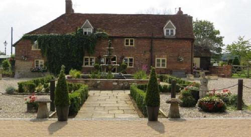 Common Leys Farm - image 5