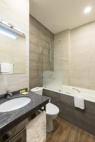Olympia Hotel - image 13